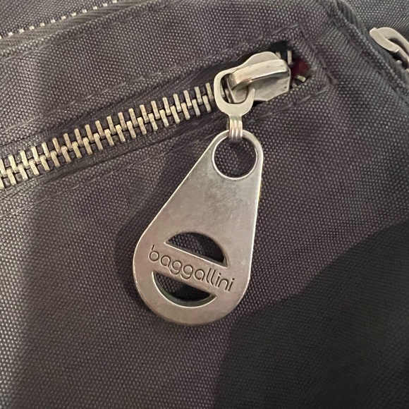 Baggallini Grey Modern Everywhere Crossbody Bag - Picture 4 of 5